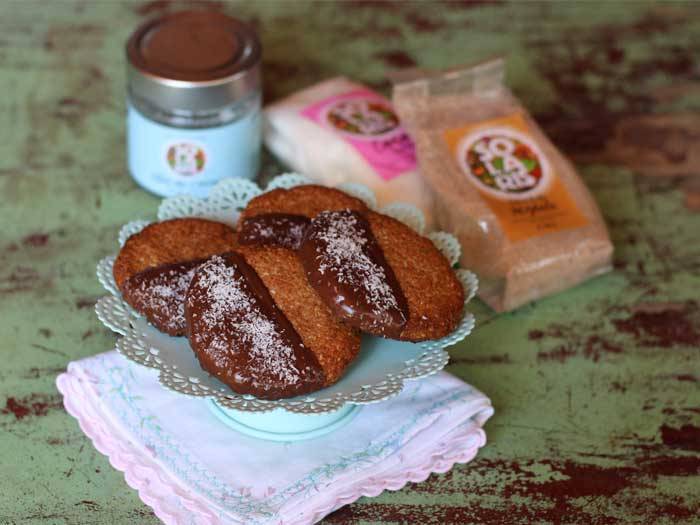 Biscuiți cu făină de migdale și fulgi de cocos