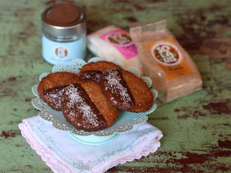 Biscuiți cu făină de migdale și fulgi de cocos