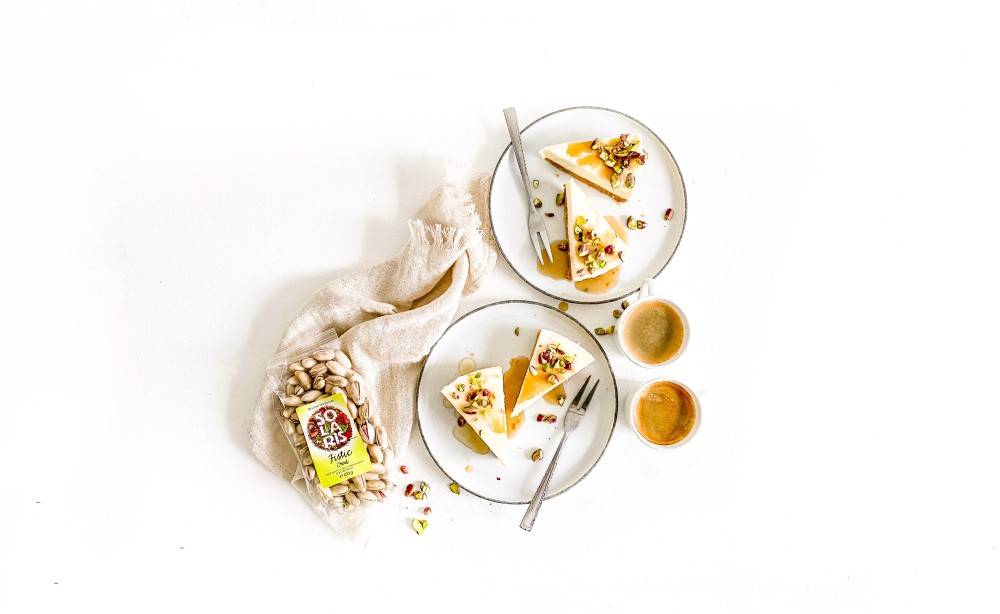 Cheesecake fara coacere, cu sirop de artar si fistic