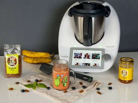 Smoothie cu lapte de migdale, pepene si fructe de padure
