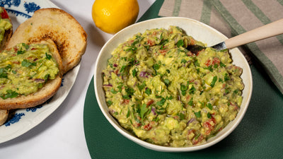 Guacamole proteic cu seminte de canepa