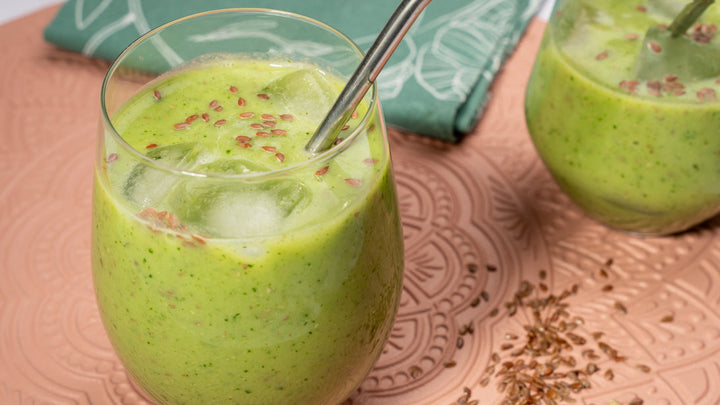 Smoothie verde su seminte de in, ananas si spanac