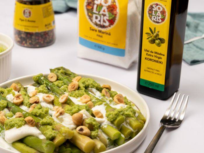 Sparanghel cu burrata si pesto de usturoi, rucola si alune de padure
