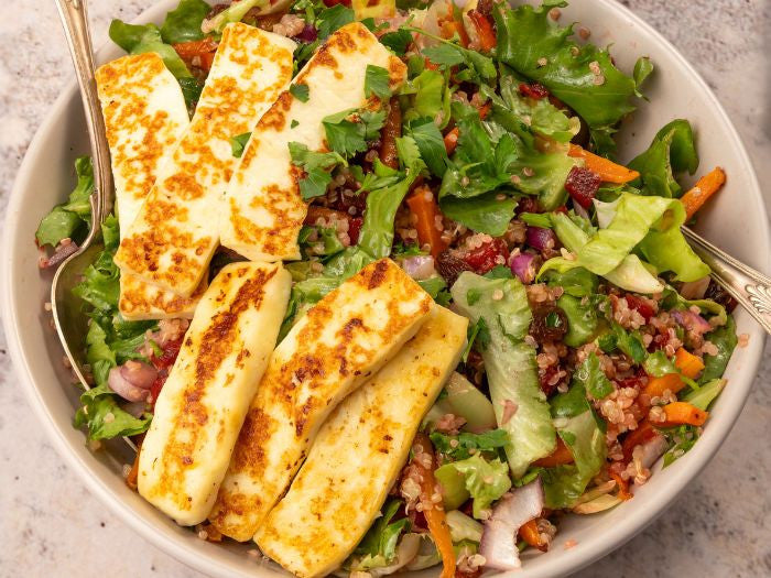 Bol cu Quinoa si Halloumi