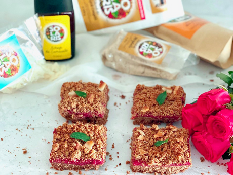 Crumble bars cu hrisca, migdale si zmeura