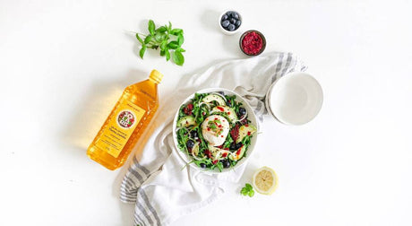 Salata cu mozzarella, avocado si rucola
