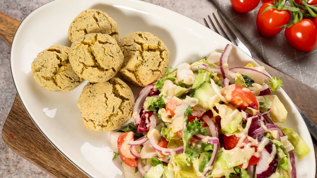 Falafel crocant cu salata fresh