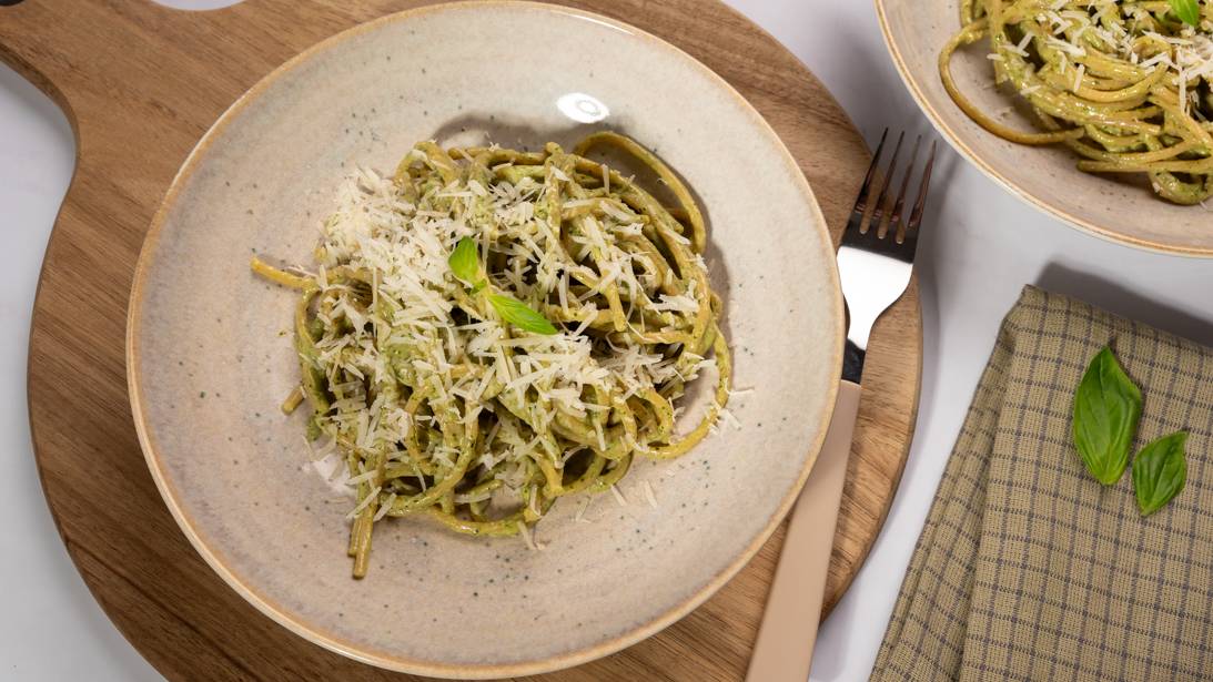Paste cu sos pesto din seminte de pin si busuioc